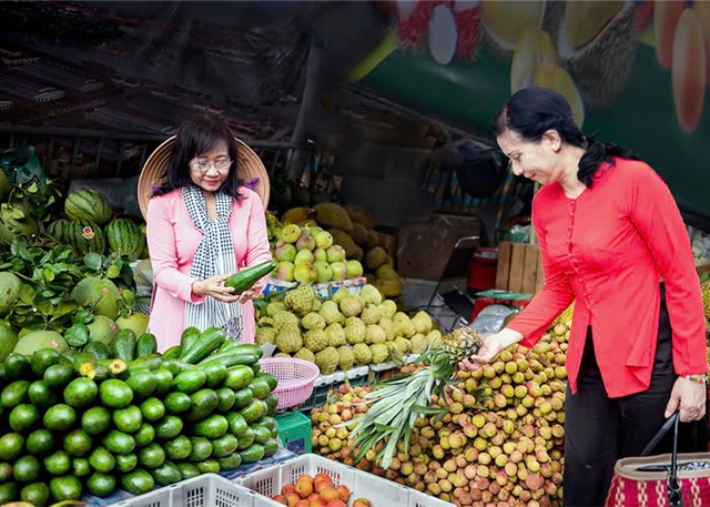 Trải nghiệm Tết xưa ở chợ hoa Xuân “Trên bến dưới thuyền” - Ảnh 2.