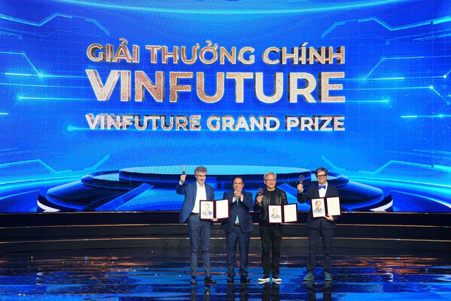 Chủ nhân VinFuture 2024 Jensen Huang: “Ngôi sao bán dẫn” có tầm nhìn vượt thời gian - Ảnh 1.