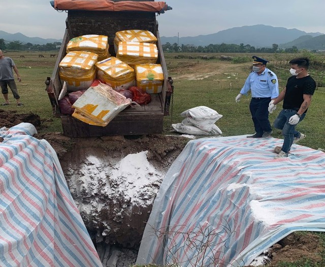 Ngăn chặn gần một tấn sản phẩm động vật không đảm bảo yêu cầu vệ sinh thú y và an toàn thực phẩm - Ảnh 2.