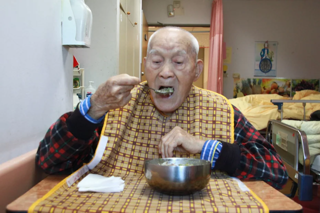 Cụ ông sống thọ 115 tuổi nhờ 1 môn thể thao, không phải đi bộ hay bơi lội - Ảnh 1.