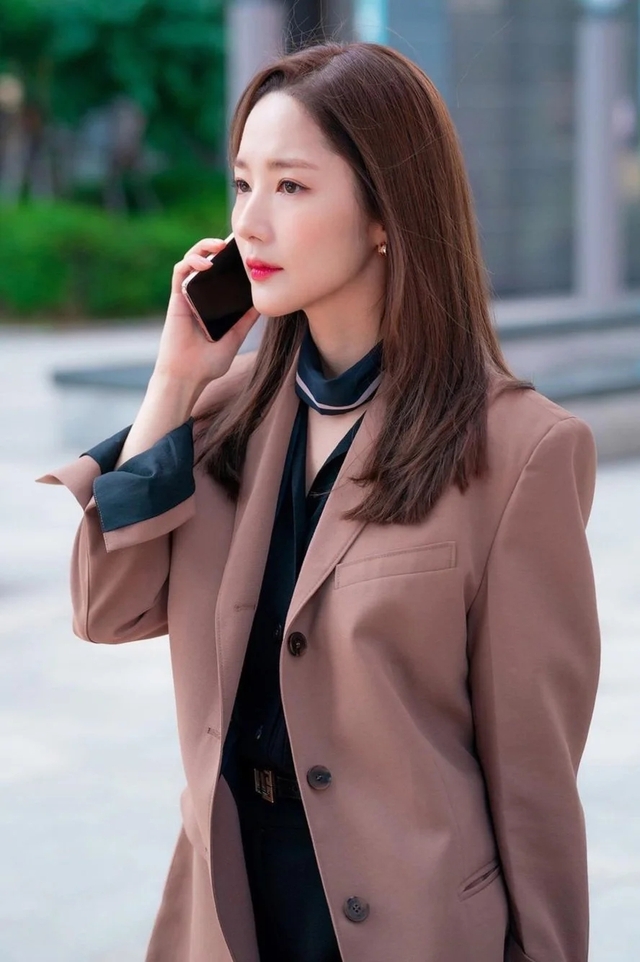 Hai kiểu áo khoác đơn giản giúp Park Min Young mặc đẹp trong mọi hoàn cảnh - Ảnh 9.