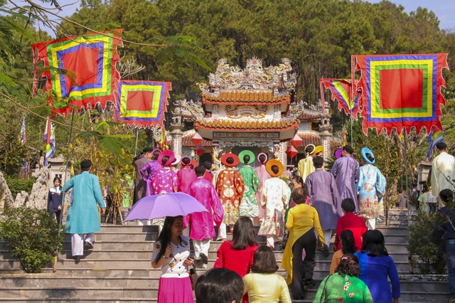 Đông đảo người dân dự khai hội đền Huyền Trân năm 2024 - Ảnh 4.