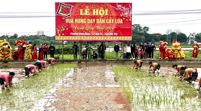 Phú Thọ sôi nổi Lễ hội Vua Hùng dạy dân cấy lúa - Ảnh 2.