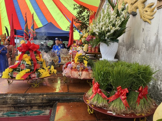 Phú Thọ sôi nổi Lễ hội Vua Hùng dạy dân cấy lúa - Ảnh 1.