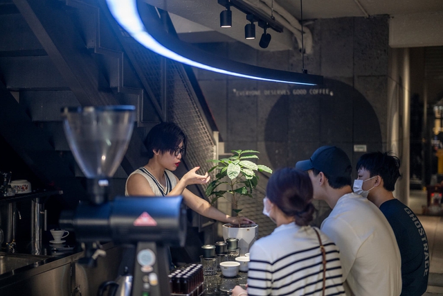 Báo quốc tế gợi ý những quán cà phê thơm ngon ở thành phố Hồ Chí Minh - Ảnh 3.