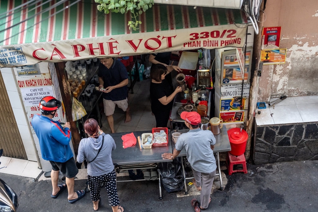 Báo quốc tế gợi ý những quán cà phê thơm ngon ở thành phố Hồ Chí Minh - Ảnh 4.