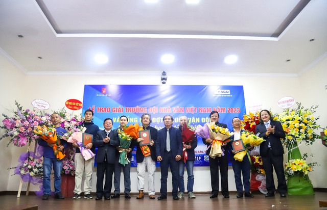 Vinh danh các tác phẩm văn học xuất xắc đoạt Giải thưởng Hội Nhà văn Việt Nam - Ảnh 2.