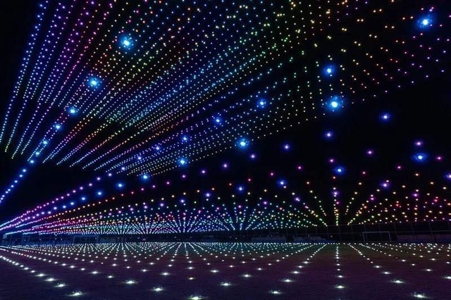 Trình diễn ánh sáng nghệ thuật với 2.024 drones vào đêm giao thừa tại Hà Nội - Ảnh 1.