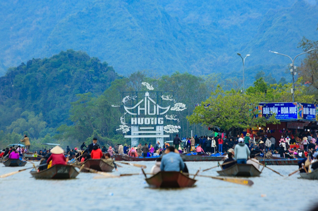 Hơn 400 lễ hội của Hà Nội cơ bản diễn ra an toàn và văn minh - Ảnh 2.