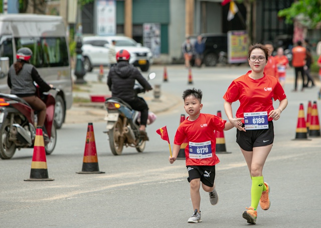 Quang Binh Discovery Marathon 2024: Đường chạy ấn tượng với du khách quốc tế - Ảnh 3.