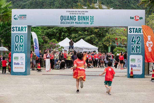 Quang Binh Discovery Marathon 2024: Đường chạy ấn tượng với du khách quốc tế - Ảnh 1.
