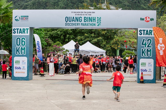 Quang Binh Discovery Marathon 2024: Đường chạy ấn tượng với du khách quốc tế - Ảnh 1.