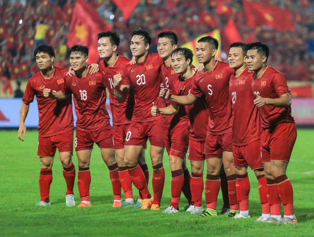 Nóng: Danh sách đội tuyển Việt Nam chuẩn bị đấu Indonesia, Công Phượng, Quang Hải trở lại - Ảnh 1.