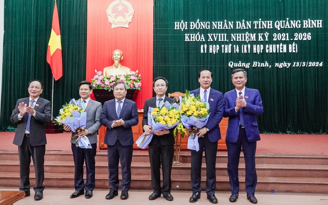 Quảng Bình: Miễn nhiệm và bầu các chức danh HĐND, UBND tỉnh nhiệm kỳ 2021-2026 - Ảnh 1.