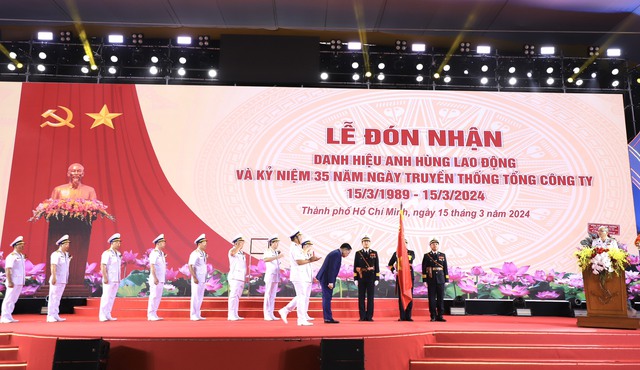 Tổng công ty Tân Cảng Sài Gòn đón nhận Danh hiệu Anh hùng Lao động lần thứ 2 - Ảnh 6.