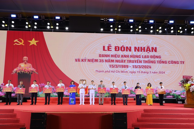Tổng công ty Tân Cảng Sài Gòn đón nhận Danh hiệu Anh hùng Lao động lần thứ 2 - Ảnh 7.