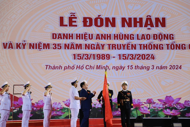 Tổng công ty Tân Cảng Sài Gòn đón nhận Danh hiệu Anh hùng Lao động lần thứ 2 - Ảnh 5.