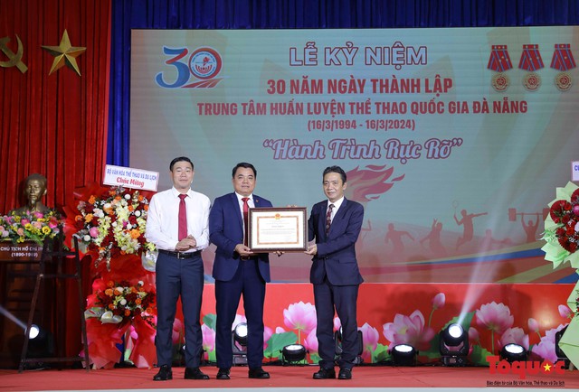 Thứ trưởng Hoàng Đạo Cương dự lễ kỷ niệm 30 năm thành lập Trung tâm huấn luyện thể thao quốc gia Đà Nẵng - Ảnh 4.