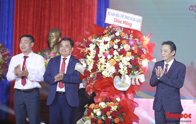 Thứ trưởng Hoàng Đạo Cương dự lễ kỷ niệm 30 năm thành lập Trung tâm huấn luyện thể thao quốc gia Đà Nẵng - Ảnh 1.