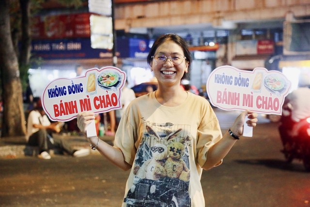 "Độc lạ" bánh mì chảo ở Sài Gòn, khách tới ăn bao nhiêu cũng được chỉ cần trả phí bằng nụ cười - Ảnh 6.