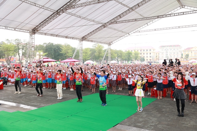 Kun xác lập kỷ lục quốc gia với màn đồng diễn có số trường tiểu học tham gia đông nhất Việt Nam - Ảnh 2.
