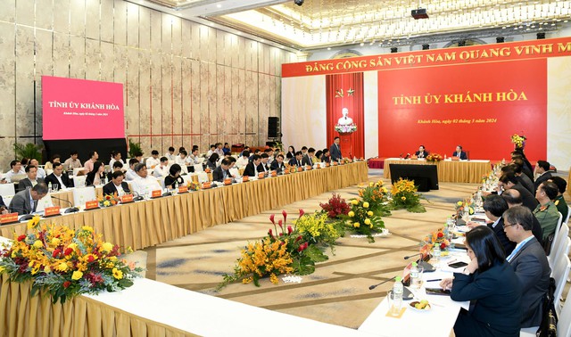 Chủ tịch Quốc hội: Khánh Hoà cần nỗ lực sớm hiện thực hóa khát vọng trở thành trung tâm dịch vụ, du lịch biển quốc tế - Ảnh 2.