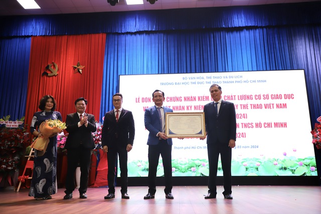 Trường Đại học Thể dục Thể thao TP.HCM đón nhận Chứng nhận kiểm định chất lượng cơ sở giáo dục - Ảnh 7.