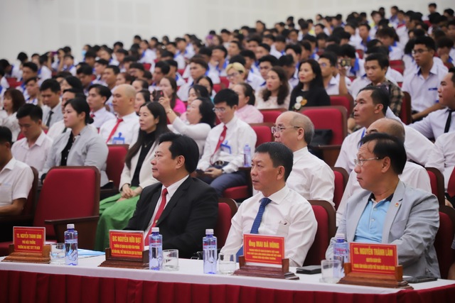 Trường Đại học Thể dục Thể thao TP.HCM đón nhận Chứng nhận kiểm định chất lượng cơ sở giáo dục - Ảnh 2.