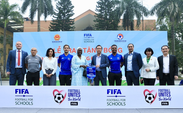 FIFA khơi nguồn cảm hứng bóng đá học đường - Ảnh 1.