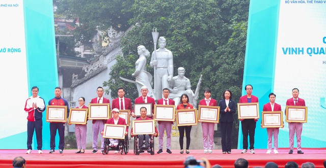 Trao tặng Huân chương Lao động của Chủ tịch nước, Bằng khen của Thủ tướng Chính phủ cho các VĐV, HLV có thành tích xuất sắc - Ảnh 3.