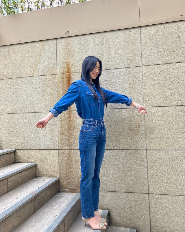 Lim Ji Yeon gợi ý 10 cách mặc quần jeans nổi bật, tôn dáng cho phụ nữ U40 - Ảnh 6.