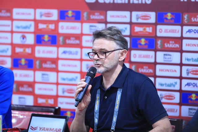 HLV Philippe Troussier đánh giá cao ý chí của các cầu thủ đội tuyển Việt Nam - Ảnh 1.