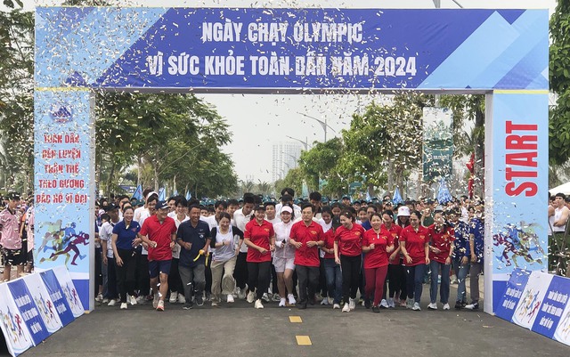 Đà Nẵng: Gần 3.000 người tham gia ngày chạy Olympic vì sức khỏe toàn dân - Ảnh 1.