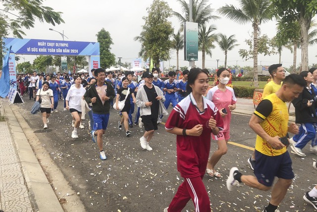 Đà Nẵng: Gần 3.000 người tham gia ngày chạy Olympic vì sức khỏe toàn dân - Ảnh 3.