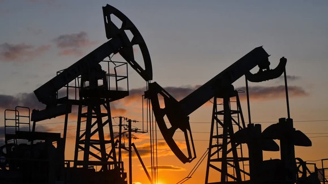OPEC+ gia hạn cắt giảm sản lượng dầu tới hết quý II - Ảnh 1.