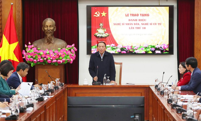 Bộ trưởng Nguyễn Văn Hùng: Lễ trao tặng danh hiệu NSND, NSƯT lần thứ 10 tôn vinh vai trò của người nghệ sĩ trong công cuộc đóng góp cho sự phát triển của văn hóa nghệ thuật - Ảnh 1.