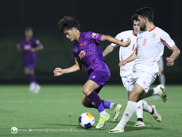 Thất bại sát nút trên chấm 11m trước U23 Jordan, HLV Hoàng Anh Tuấn chỉ ra điểm yếu của U23 Việt Nam - Ảnh 1.
