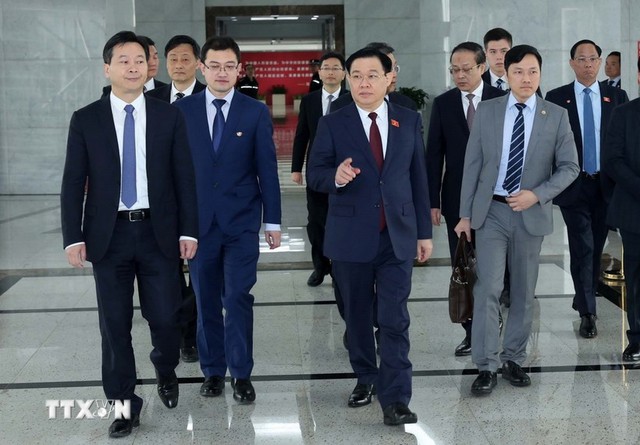 Chuỗi hoạt động ngày 11/4 của Chủ tịch Quốc hội Vương Đình Huệ tại Trung Quốc - Ảnh 1.