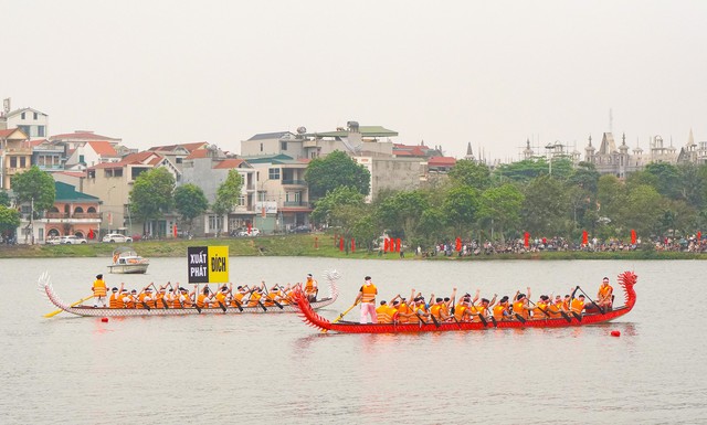 Sôi nổi cuộc đua bơi chải thành phố Việt Trì mở rộng 2024 - Ảnh 1.