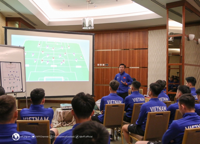 HLV Hoàng Anh Tuấn chốt danh sách U23 Việt Nam tham dự VCK U23 châu Á 2024 - Ảnh 1.