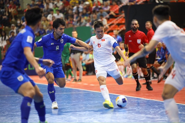 VCK Futsal châu Á 2024: Tuyển Futsal Việt Nam giành vé vào Tứ kết - Ảnh 1.