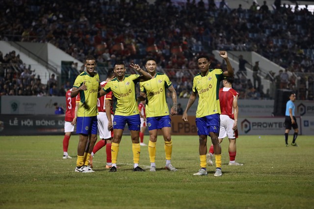 Khai mạc lễ hội bóng đá Brazil - Việt Nam, khán giả tận mắt xem các cầu thủ “thế hệ vàng” thi đấu - Ảnh 6.