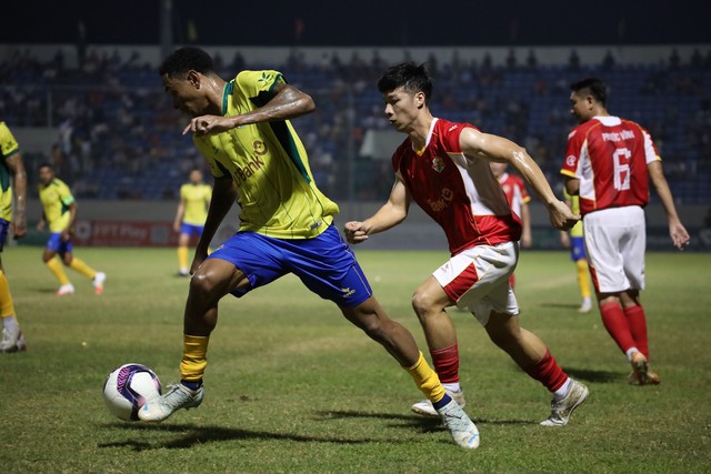 Khai mạc lễ hội bóng đá Brazil - Việt Nam, khán giả tận mắt xem các cầu thủ “thế hệ vàng” thi đấu - Ảnh 4.