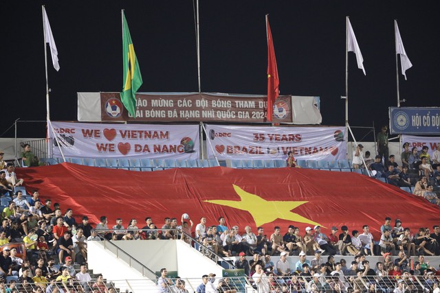 Khai mạc lễ hội bóng đá Brazil - Việt Nam, khán giả tận mắt xem các cầu thủ “thế hệ vàng” thi đấu - Ảnh 2.