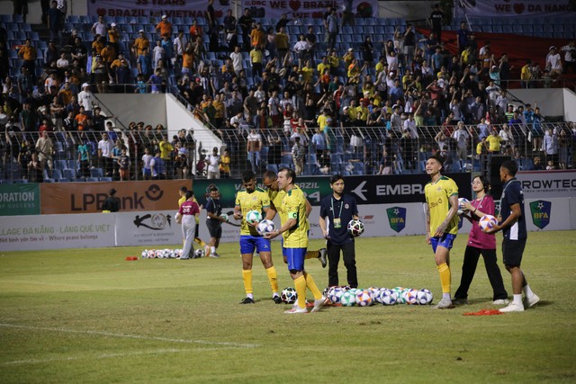 Khai mạc lễ hội bóng đá Brazil - Việt Nam, khán giả tận mắt xem các cầu thủ “thế hệ vàng” thi đấu - Ảnh 7.
