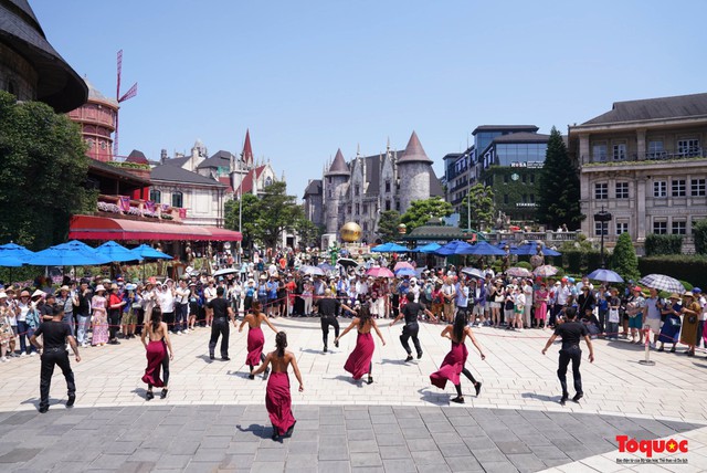 Hơn 336.000 lượt khách tới Đà Nẵng dịp nghỉ lễ 30/4 - 1/5 - Ảnh 2.