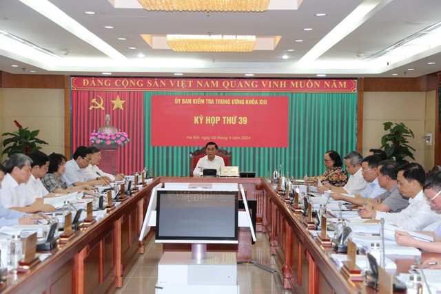 Ủy ban Kiểm tra Trung ương đề nghị Bộ Chính trị, Ban Bí thư kỷ luật nhiều cán bộ - Ảnh 1.