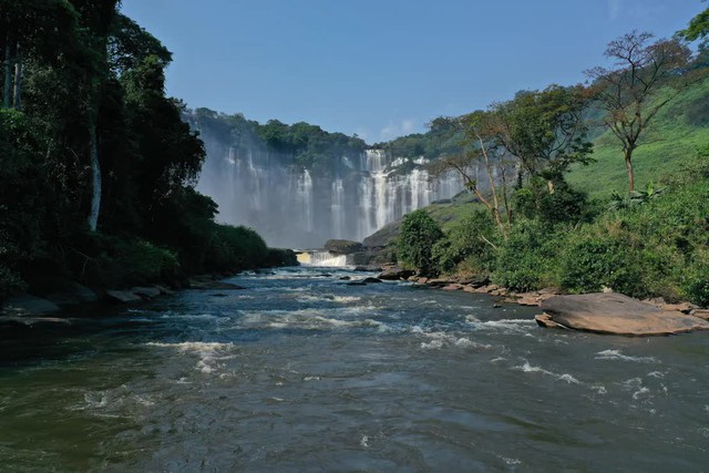 Thác nước linh thiêng ở Angola hút hồn du khách bởi vẻ đẹp tiềm ẩn