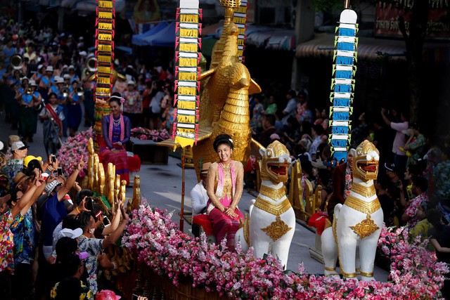 Duy trì và bảo tồn truyền thống văn hóa trong lễ hội té nước Songkran hàng năm ở Thái Lan - Ảnh 1.