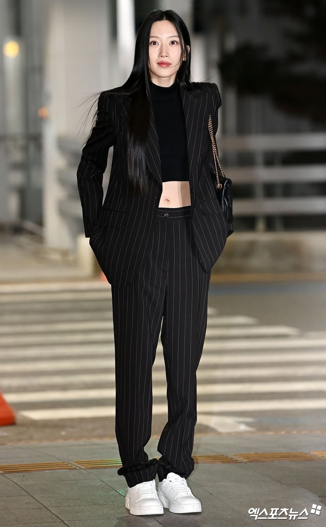 Moon Ga Young có thời trang sân bay chuẩn sang xịn mịn dù chỉ diện toàn đồ màu trung tính - Ảnh 9.